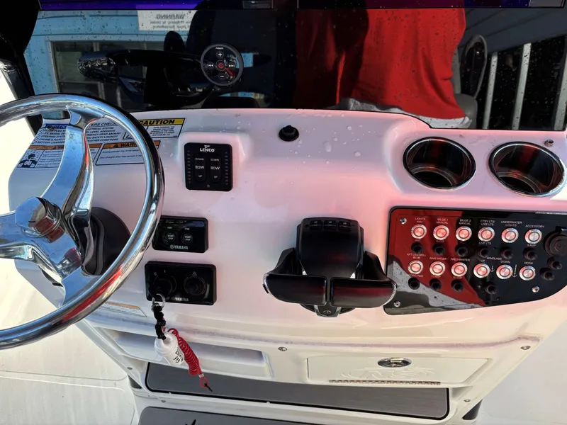 Slide: The Image of NauticStar 28 XS 2023 - 17