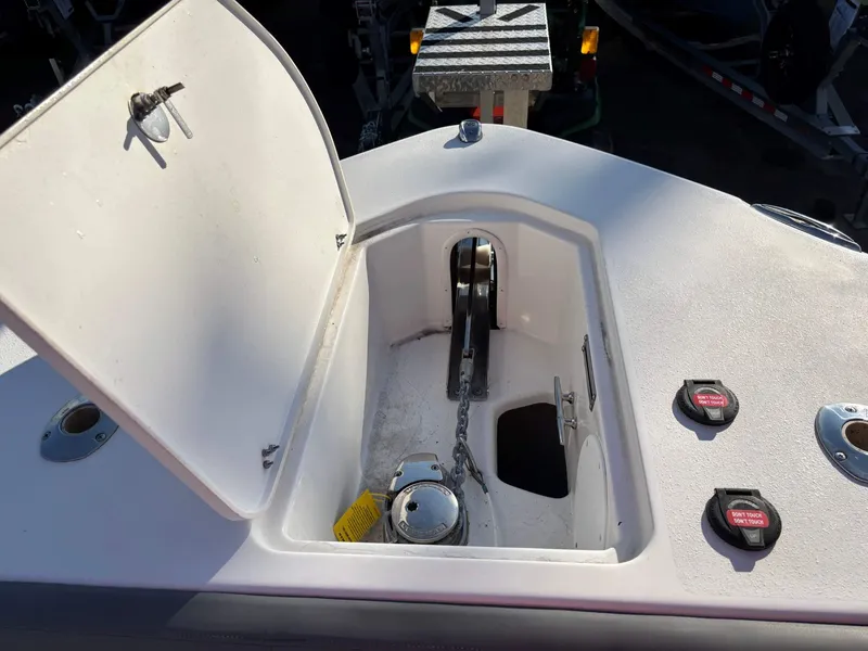 Slide: The Image of NauticStar 28 XS 2023 - 4