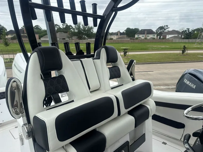 Slide: The Image of Tidewater 320 CC Adventure 2023 - 9