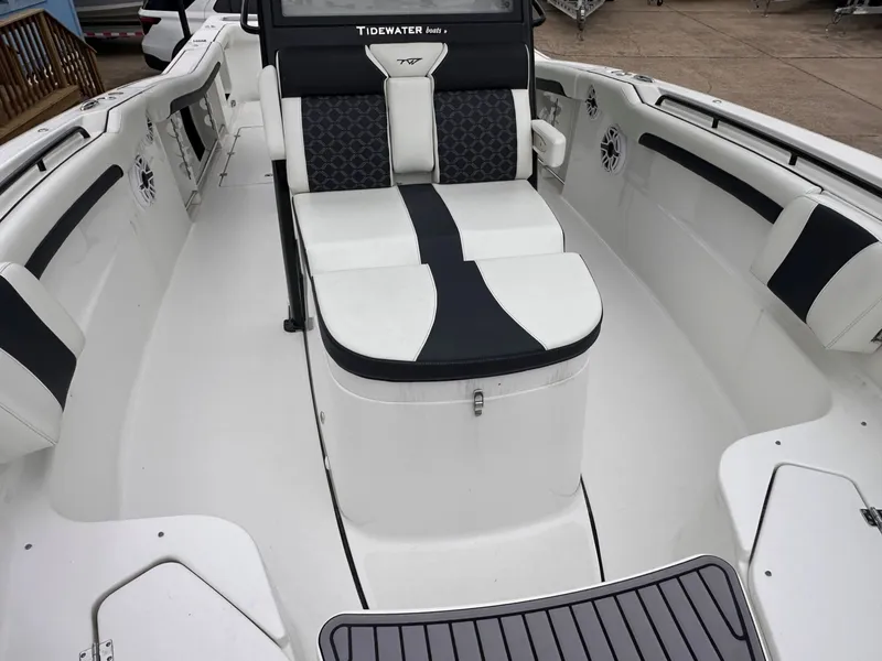 Slide: The Image of Tidewater 320 CC Adventure 2023 - 5
