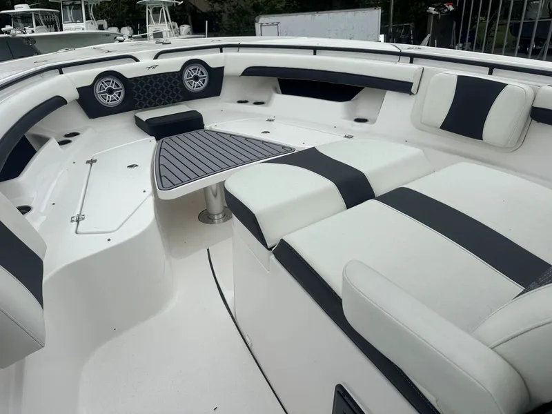 Slide: The Image of Tidewater 320 CC Adventure 2023 - 22