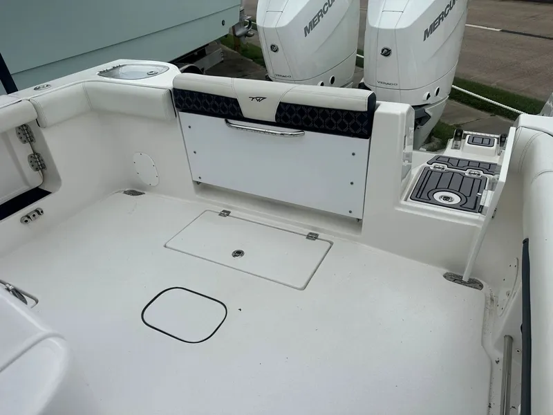 Slide: The Image of Tidewater 320 CC Adventure 2023 - 18