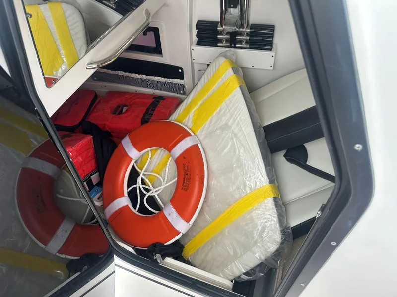 Slide: The Image of Tidewater 320 CC Adventure 2023 - 17