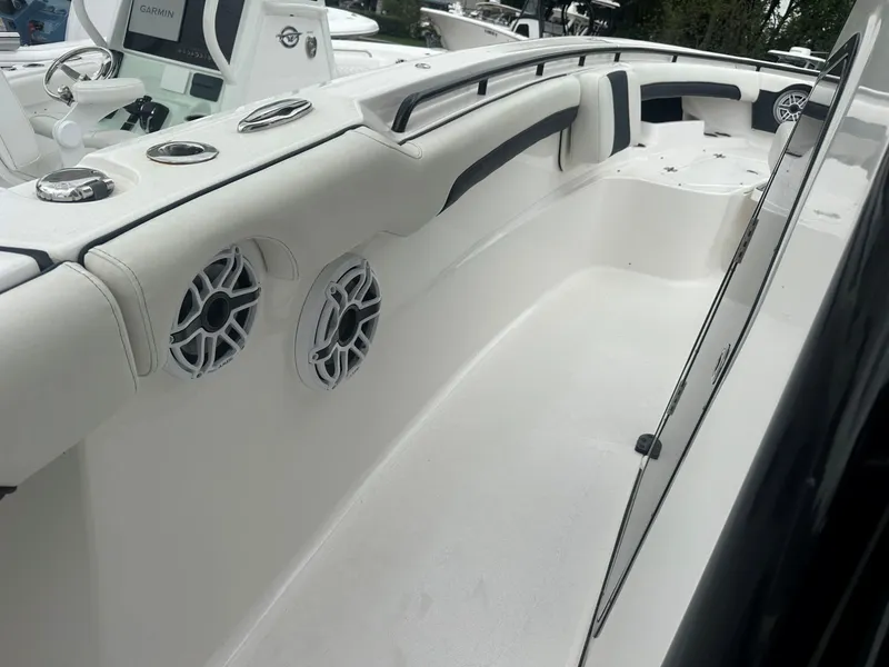 Slide: The Image of Tidewater 320 CC Adventure 2023 - 19