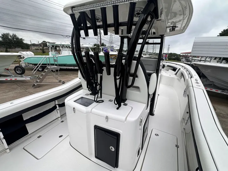 Slide: The Image of Tidewater 320 CC Adventure 2023 - 7