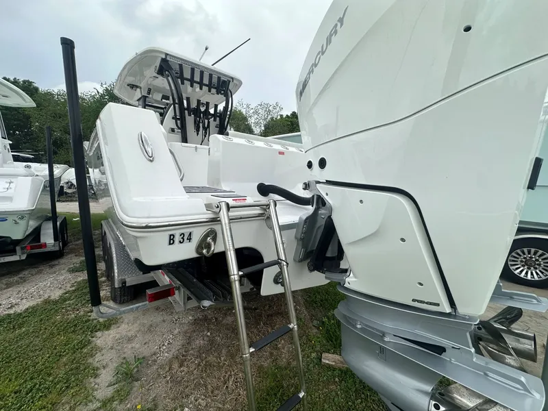 Slide: The Image of Tidewater 320 CC Adventure 2023 - 30