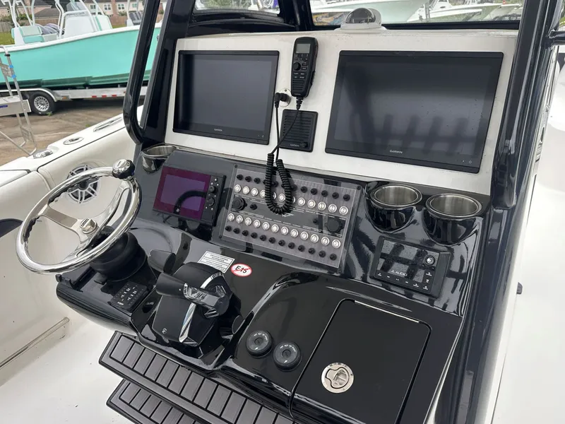 Slide: The Image of Tidewater 320 CC Adventure 2023 - 12