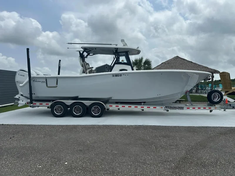 The Image of Tidewater 302 Center Console Adventure 2025 - 1
