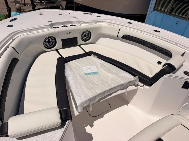 Slide: The Image of Tidewater 282 CC Adventure 2026 - 5