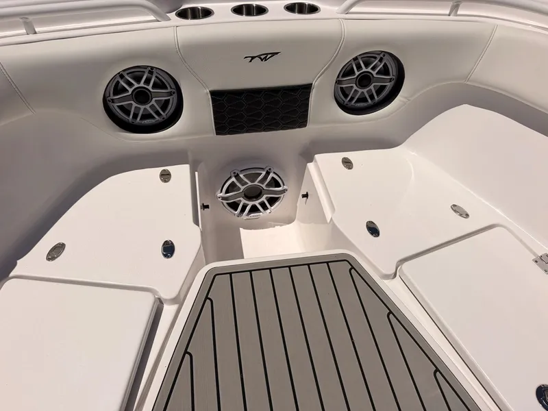 Slide: The Image of Tidewater 282 CC Adventure 2026 - 17