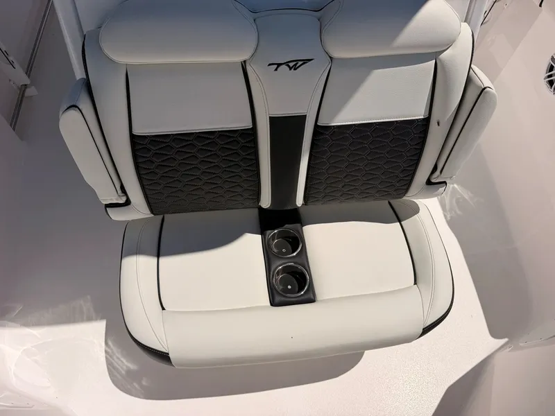 Slide: The Image of Tidewater 282 CC Adventure 2026 - 18