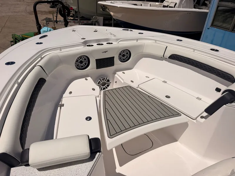 Slide: The Image of Tidewater 282 CC Adventure 2026 - 10