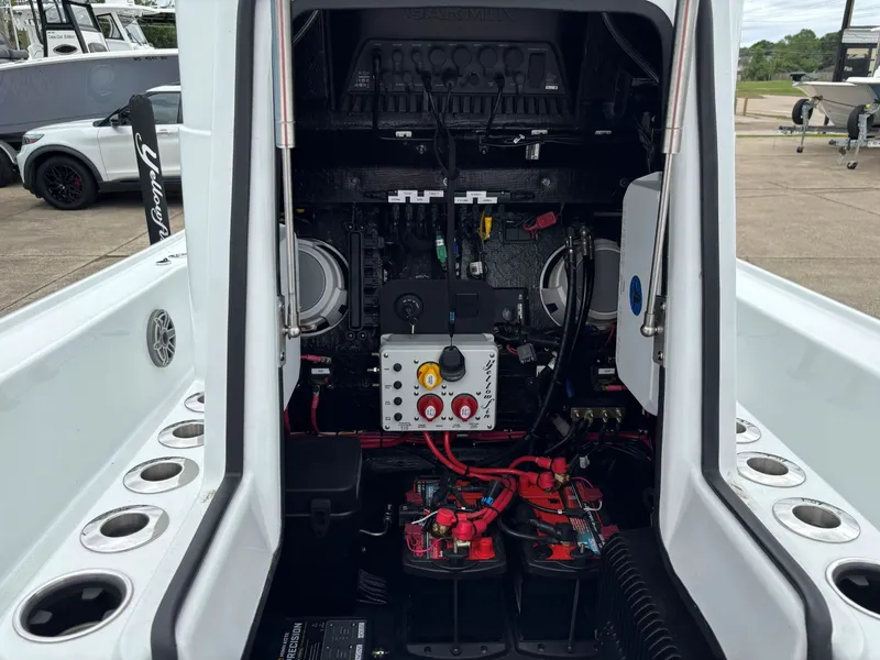 Slide: The Image of Yellowfin 24 Bay CE 2026 - 3
