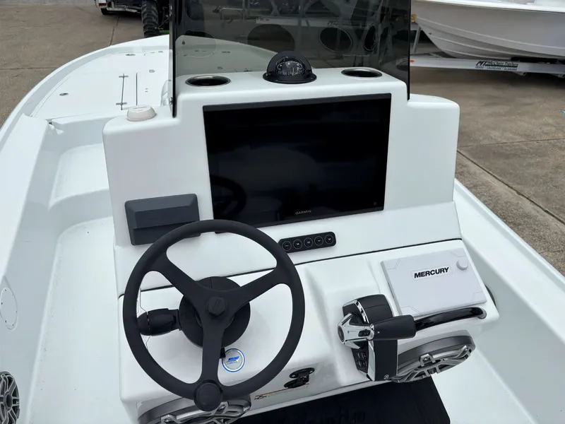 Slide: The Image of Yellowfin 24 Bay CE 2026 - 6
