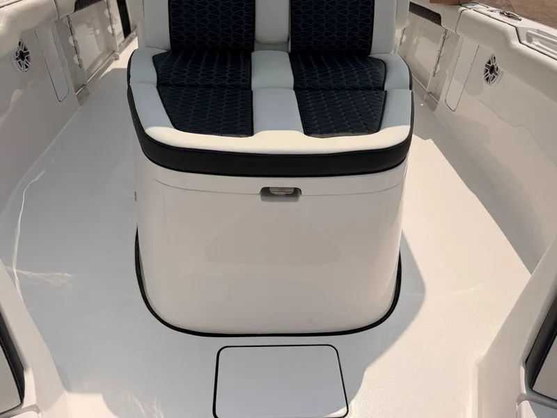 Slide: The Image of Tidewater 330 CC Adventure 2027 - 48