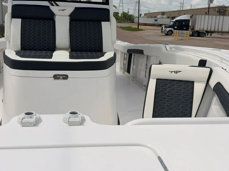 Slide: The Image of Tidewater 330 CC Adventure 2027 - 12