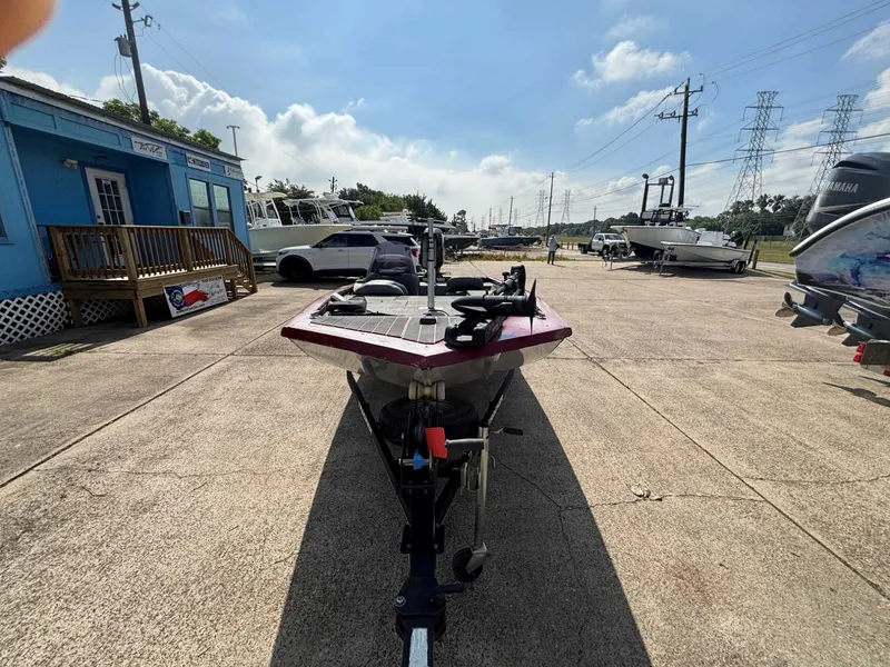 Slide: The Image of Tracker Pro 170 2019 - 9