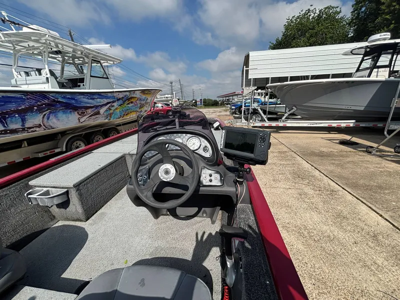 Slide: The Image of Tracker Pro 170 2019 - 3