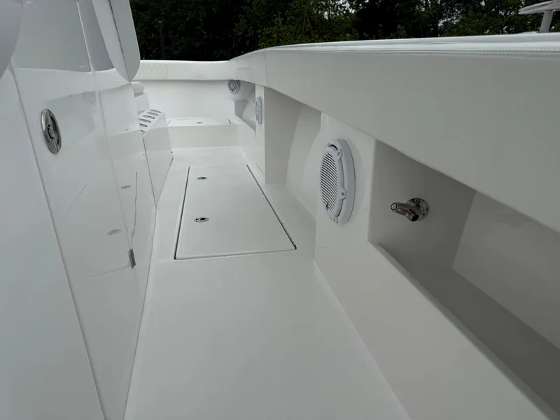 Slide: The Image of Front Runner 37 Catamaran 2024 - 6