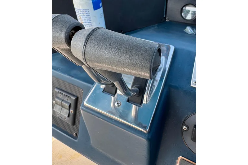 Slide: The Image of Throttle control of a 1988 Sea Ray 415 Aft Cabin boat. - 22