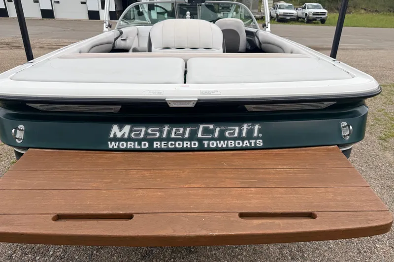 Slide: The Image of 2005 MasterCraft ProStar 197 boat with wooden swim platform, rear view. - 3
