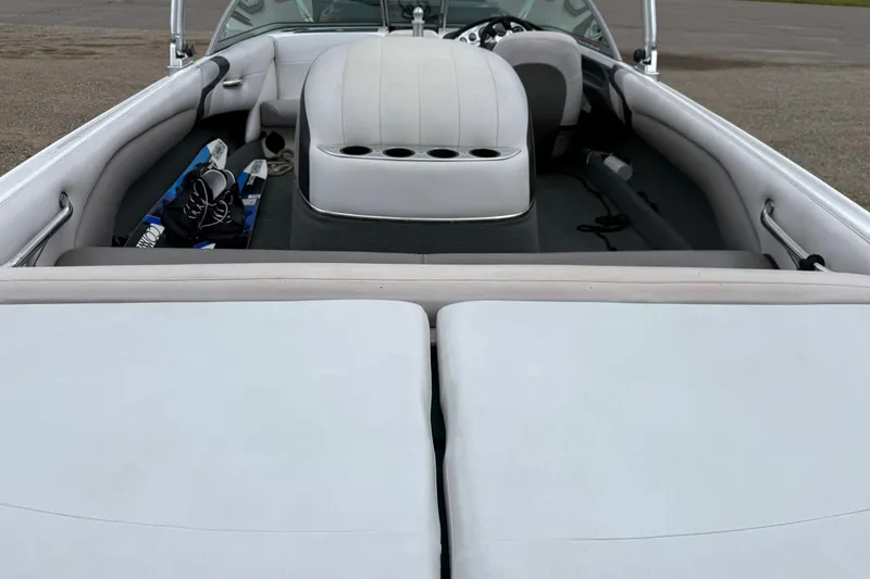 Slide: The Image of 2005 MasterCraft ProStar 197 interior with water skis and seating. - 4