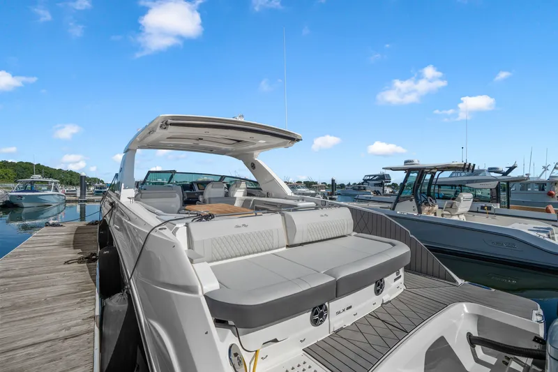 Slide: The Image of Sea Ray SLX 400 Outboard 2026 - 8