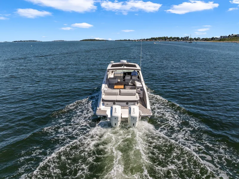 Slide: The Image of Sea Ray SLX 400 Outboard 2026 - 2