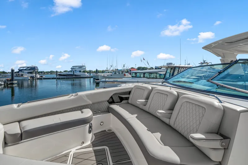 Slide: The Image of Sea Ray SLX 400 Outboard 2026 - 45