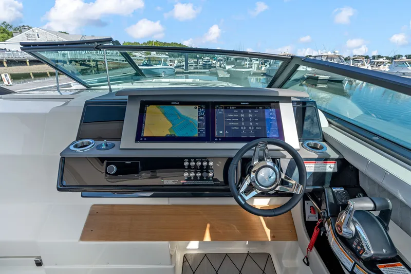 Slide: The Image of Sea Ray SLX 400 Outboard 2026 - 28