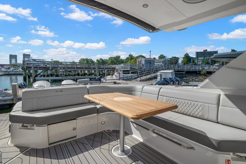 Slide: The Image of Sea Ray SLX 400 Outboard 2026 - 15