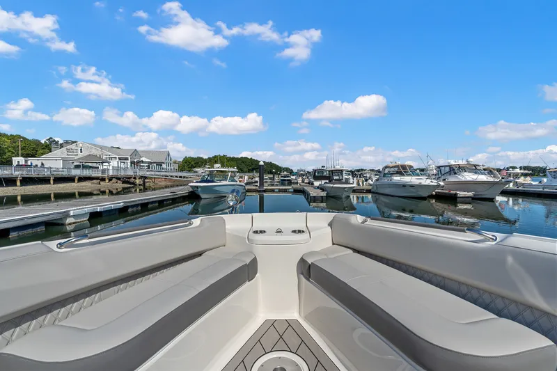 Slide: The Image of Sea Ray SLX 400 Outboard 2026 - 47