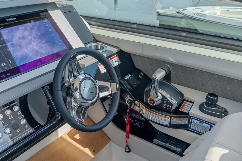 Slide: The Image of Sea Ray SLX 400 Outboard 2026 - 32