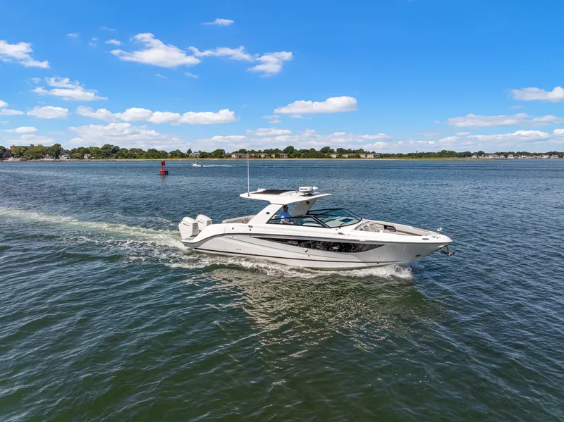 Slide: The Image of Sea Ray SLX 400 Outboard 2026 - 3