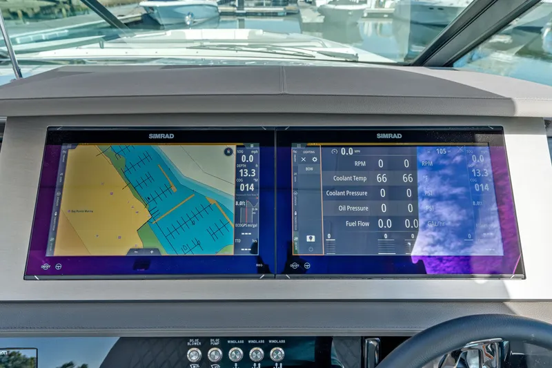 Slide: The Image of Sea Ray SLX 400 Outboard 2026 - 31