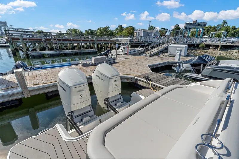 Slide: The Image of Sea Ray SLX 400 Outboard 2026 - 12
