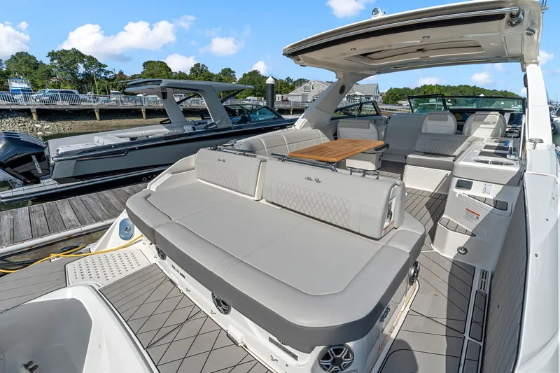 Slide: The Image of Sea Ray SLX 400 Outboard 2026 - 10