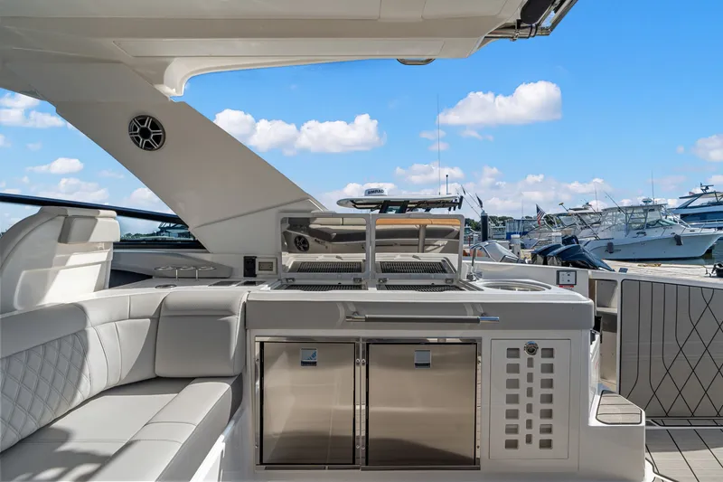 Slide: The Image of Sea Ray SLX 400 Outboard 2026 - 16