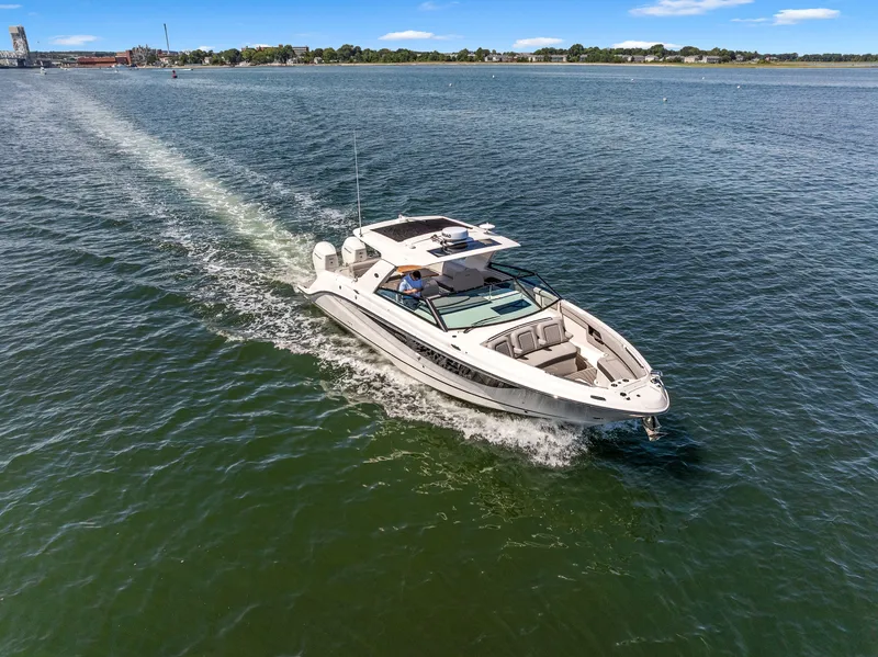 Slide: The Image of Sea Ray SLX 400 Outboard 2026 - 50