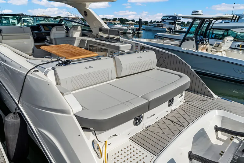 Slide: The Image of Sea Ray SLX 400 Outboard 2026 - 9