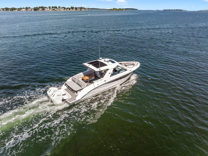 Slide: The Image of Sea Ray SLX 400 Outboard 2026 - 51
