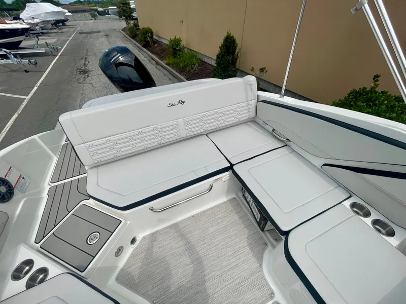 Slide: The Image of Sea Ray SPX 210 Outboard 2027 - 6