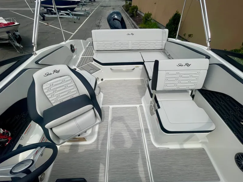 Slide: The Image of Sea Ray SPX 210 Outboard 2027 - 12