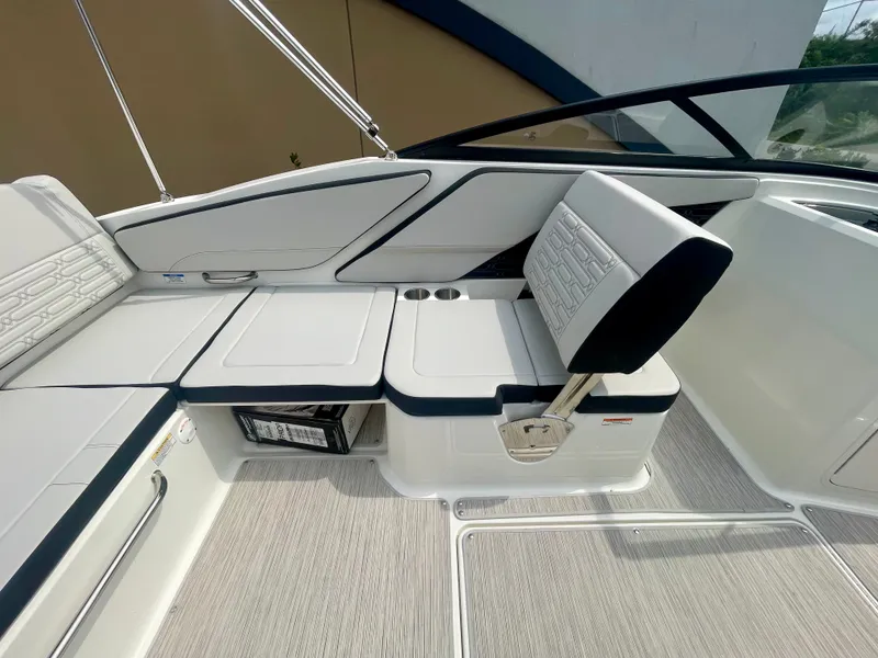 Slide: The Image of Sea Ray SPX 210 Outboard 2027 - 7