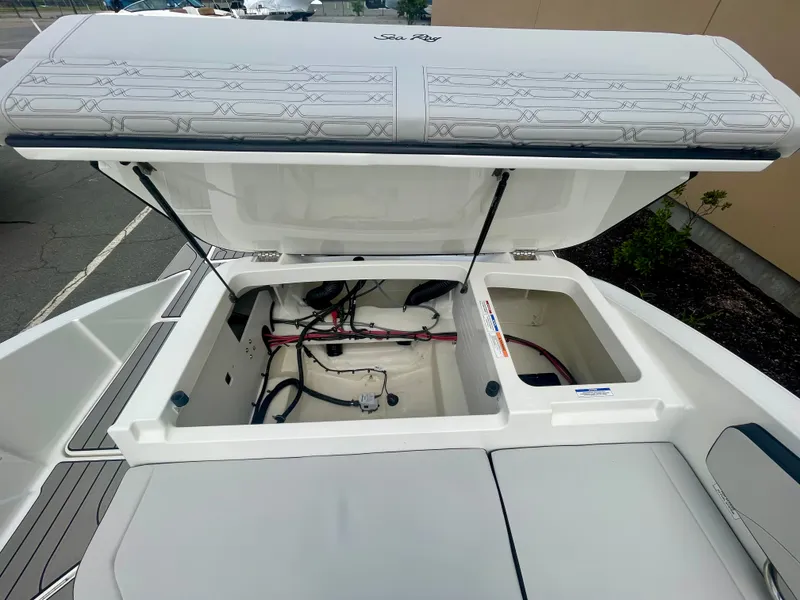 Slide: The Image of Sea Ray SPX 210 Outboard 2027 - 5