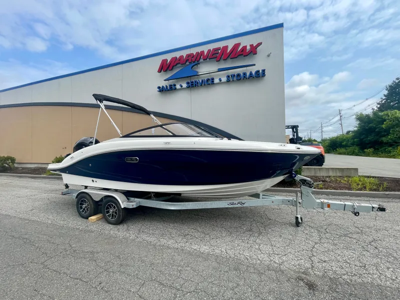 Slide: The Image of Sea Ray SPX 210 Outboard 2027 - 1