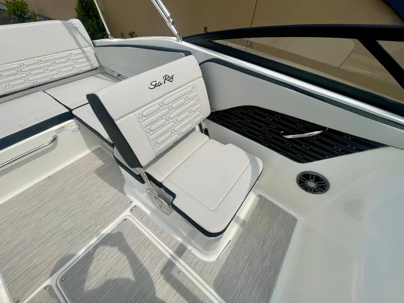Slide: The Image of Sea Ray SPX 210 Outboard 2027 - 8