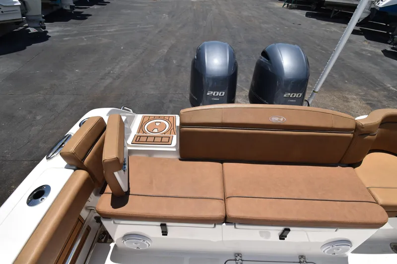 Slide: The Image of 2020 Sea Hunt Ultra 275 SE boat with dual Yamaha 200 engines and tan seating. - 15