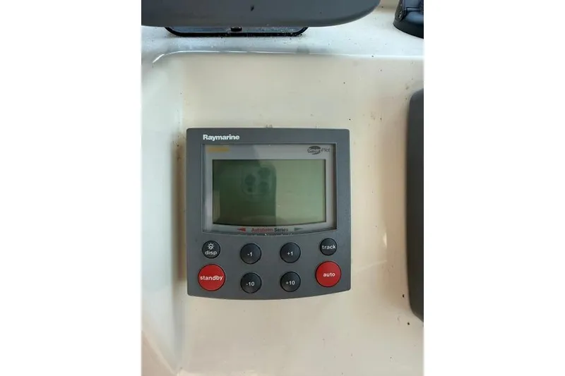 Slide: The Image of Raymarine autopilot control on 2006 Parker 2520 SL Sport Cabin boat dashboard. - 19
