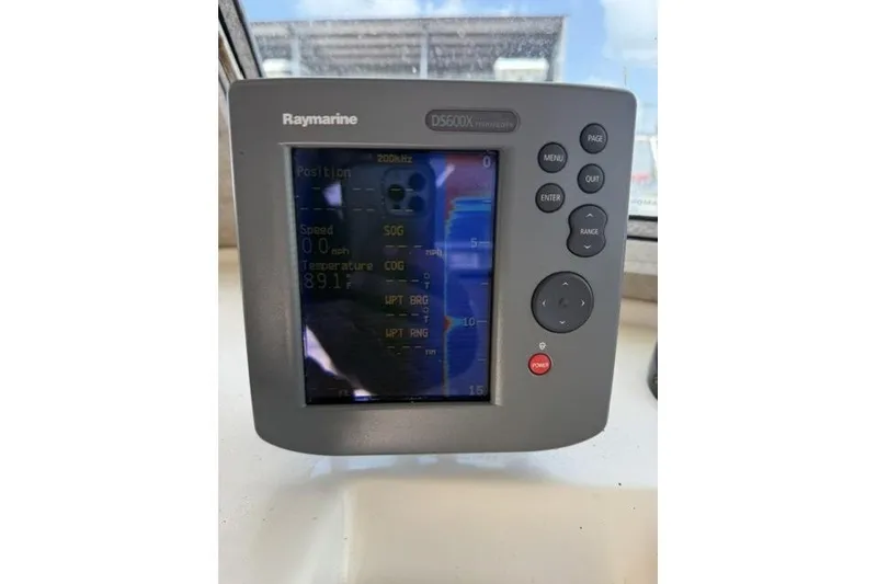 Slide: The Image of Raymarine DS600X fishfinder display on 2006 Parker 2520 SL Sport Cabin boat. - 18